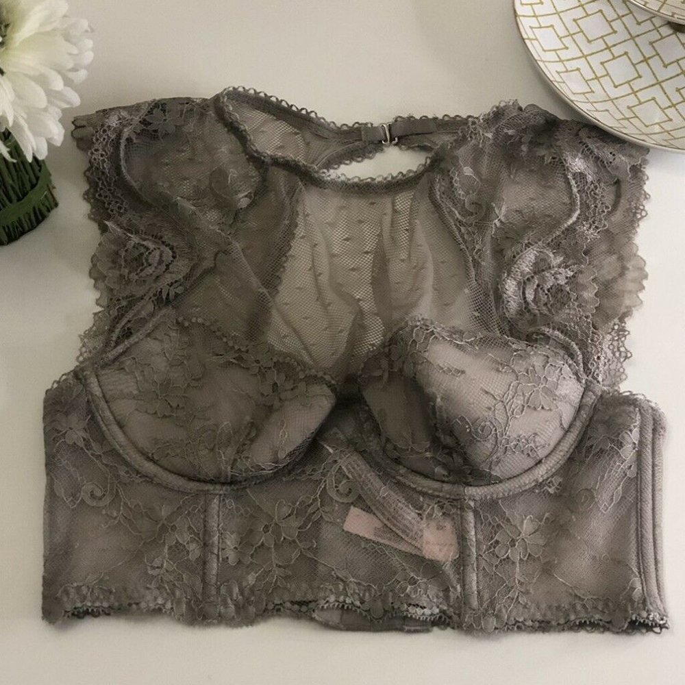 VICTORIA'S SECRET 32B BRALETTE